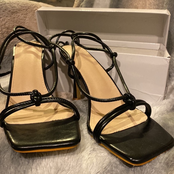 Gorgeous lace up heels! - Picture 2 of 5